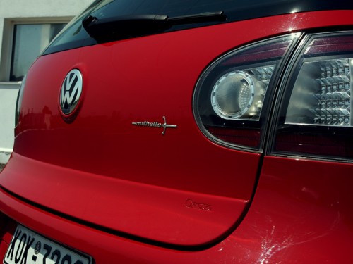 Αεροτομή καπό VW Golf V
